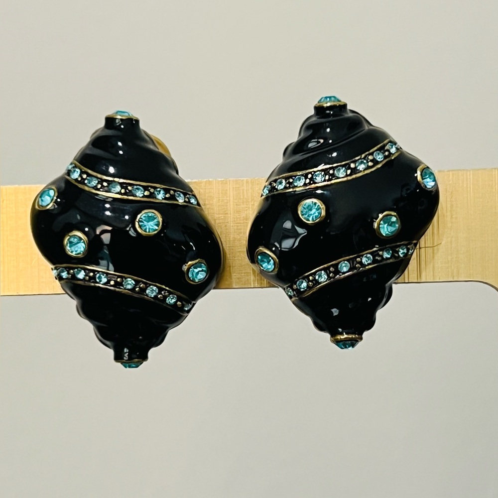 Heidi Daus 🆕🐚 “Fashion Conchous” black enamel & Swarovski crystals clip earrings